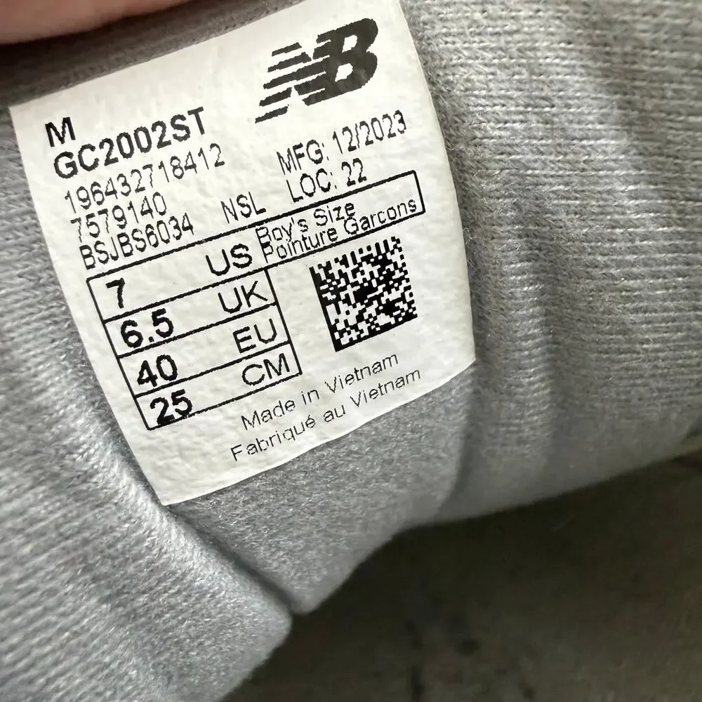 New Balance 2002R Sneakers Gray Boy's Sz 7 Casual Everyday Athleisure